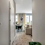 Prestige - Two-level Loft, 72m2, 1000mbs Internet, Parking, Gym - By Rentujemy *