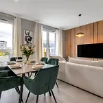 アパート Prestige - Two-level Loft, 72m2, 1000mbs Internet, Parking, Gym - By Rentujemy ワルシャワ